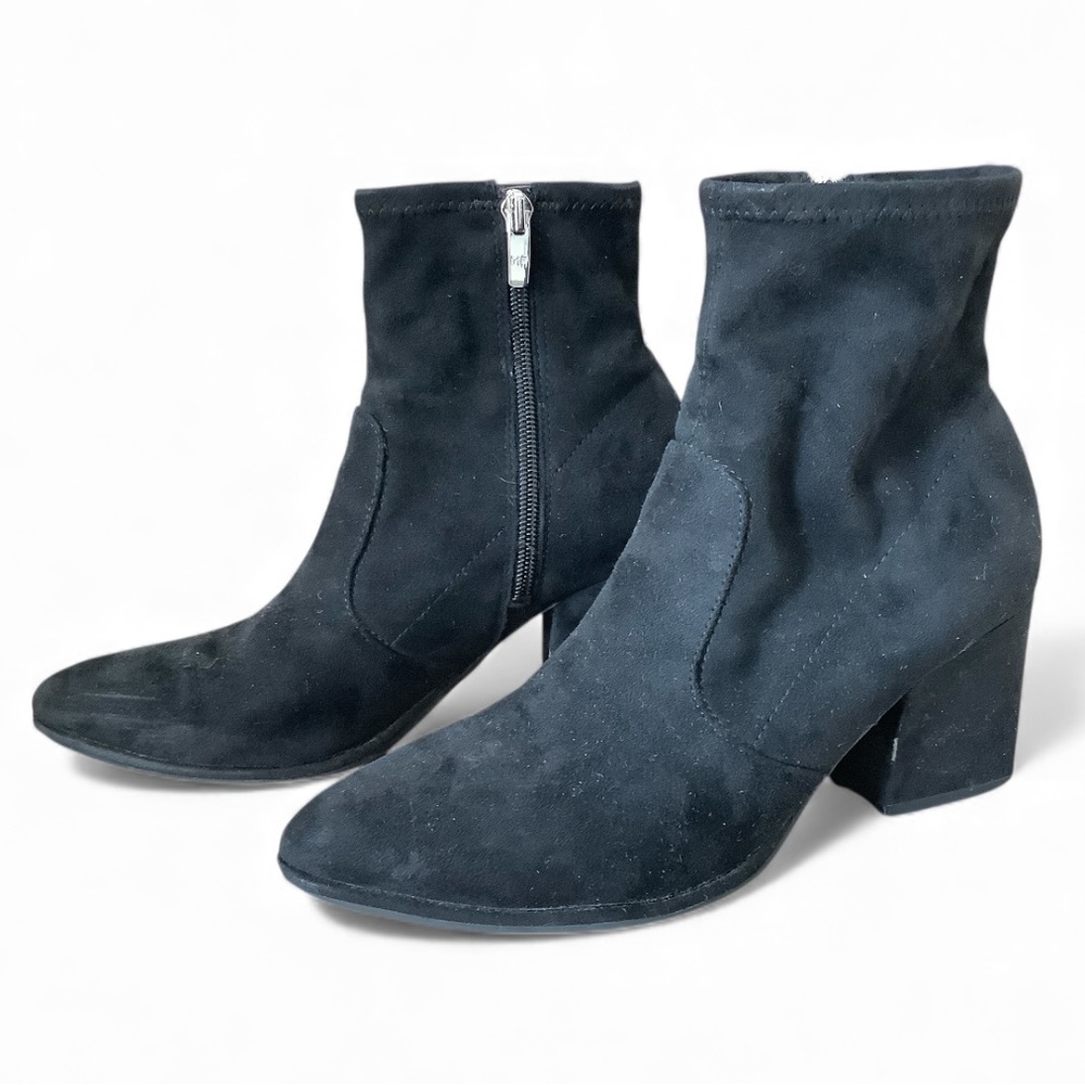 MARC FISHER Leave Black Faux Suede Ankle Boots Size 7.5 Minimalist Normcore